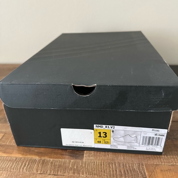 Brand new- Men’s Adidas AG Trefoil logo and the 3 stripes mark - Picture 2 of 11